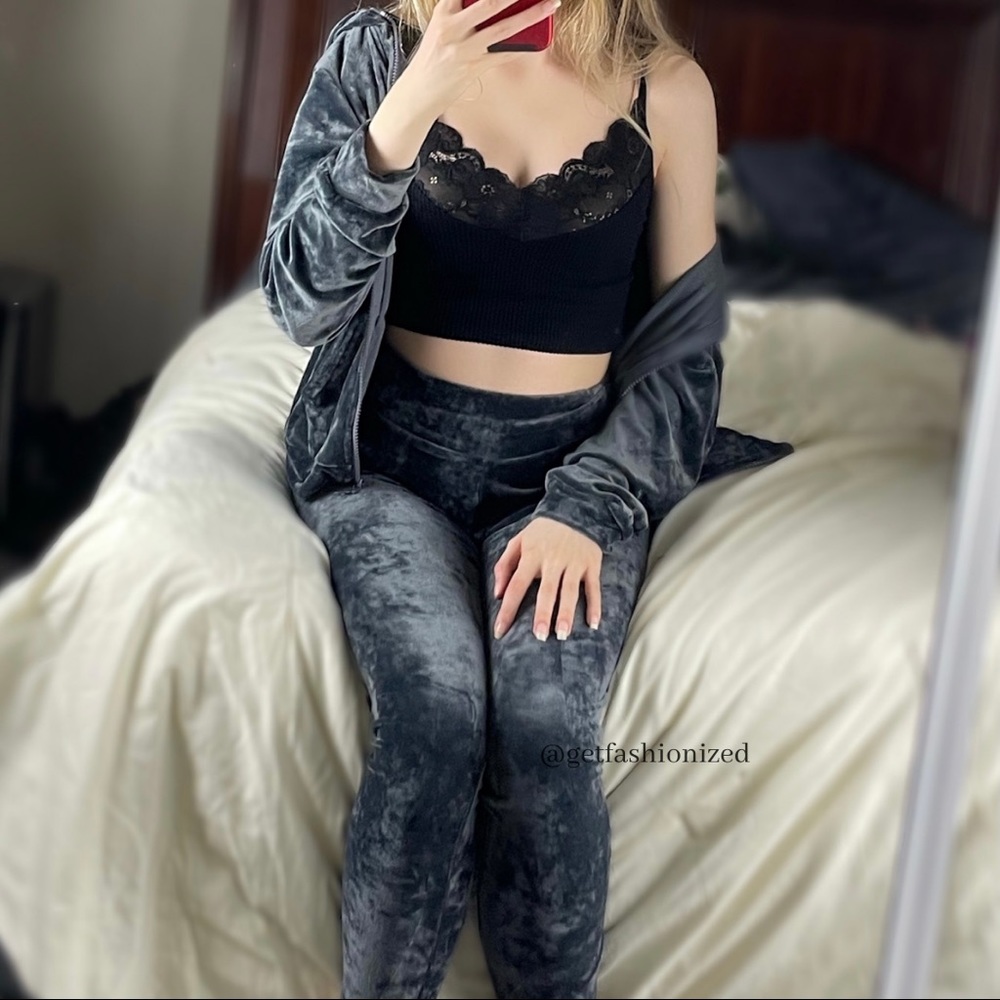 ✨New✨ Velour Jacket and Pants Set - Picture 5 of 6